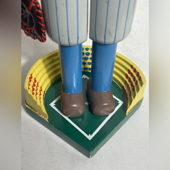 The Bombay Co. Vintage 1998 "Slugger" Baseball Nutcracker 12"X4.5"X4.5" - Picture 11 of 15